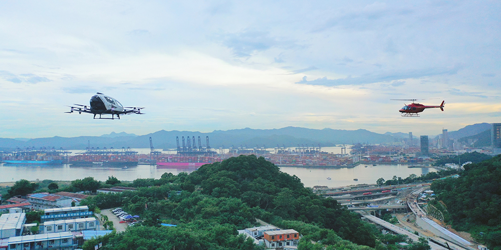 Picture: Demo flights of HELI-EASTERN’s Bell 206 and EHang 216 AAV in the integrated airspace in Shenzhen